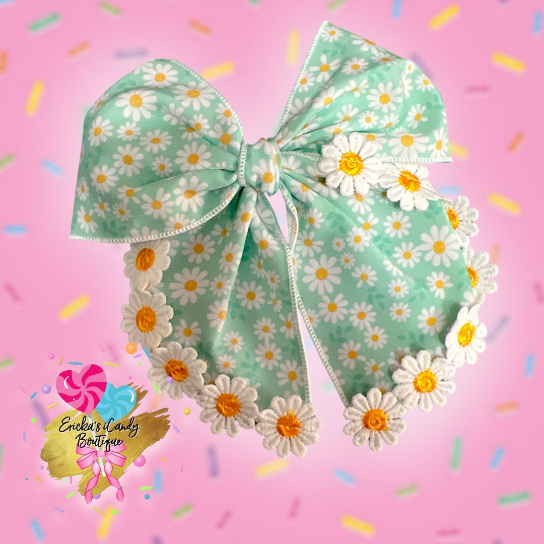 Daisy Embroidered Floral - 5.5in Emma Fable Bow